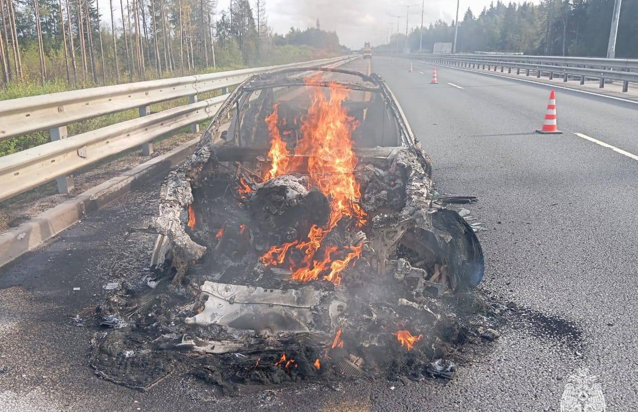 На М11 в Тверской области сгорел автомобиль - новости Афанасий