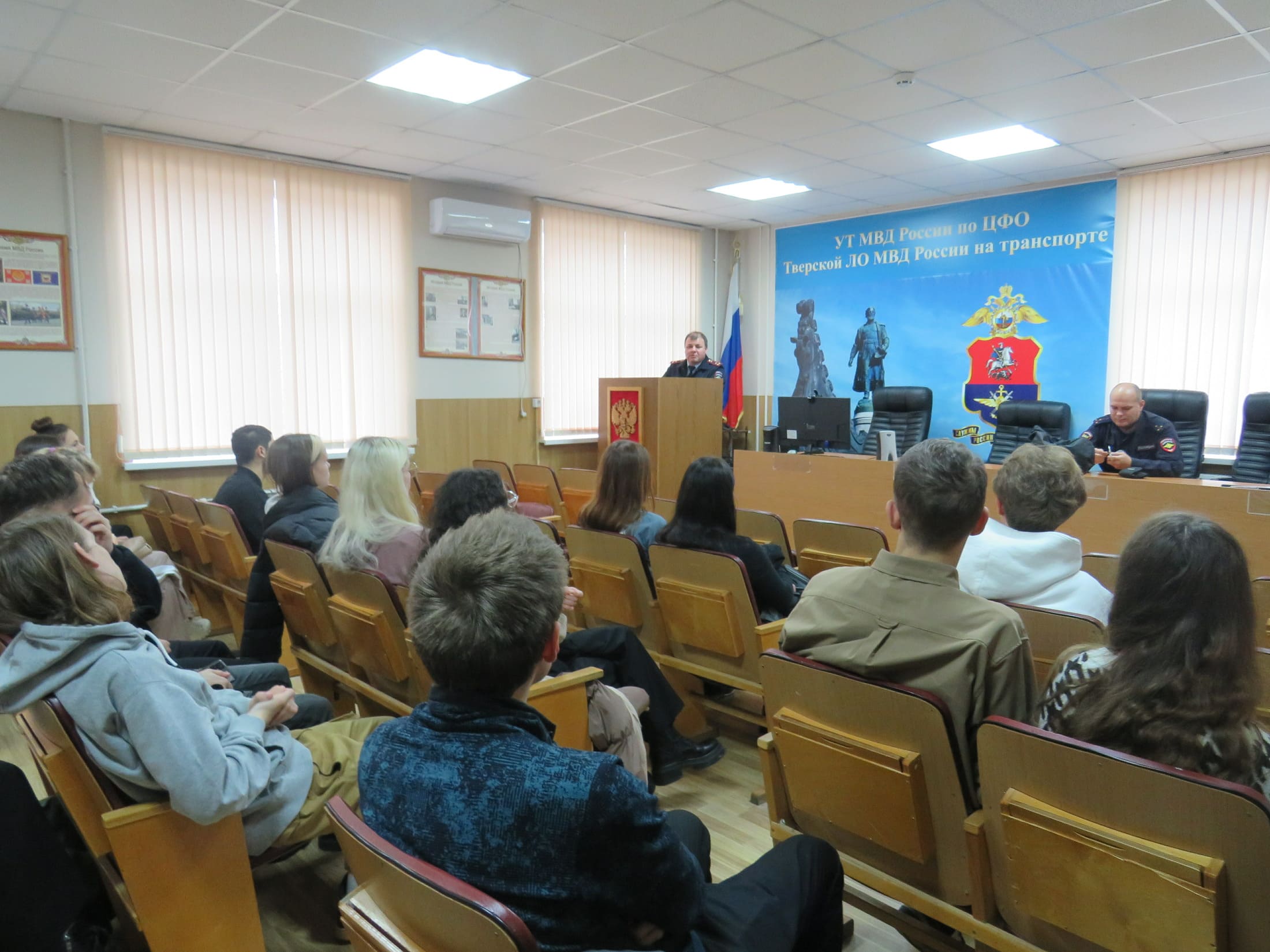 Тверские транспортные полицейские проводят профилактические мероприятия  «Чистое поколение» и «Нет ненависти и вражде» Фото: транспортная полиция