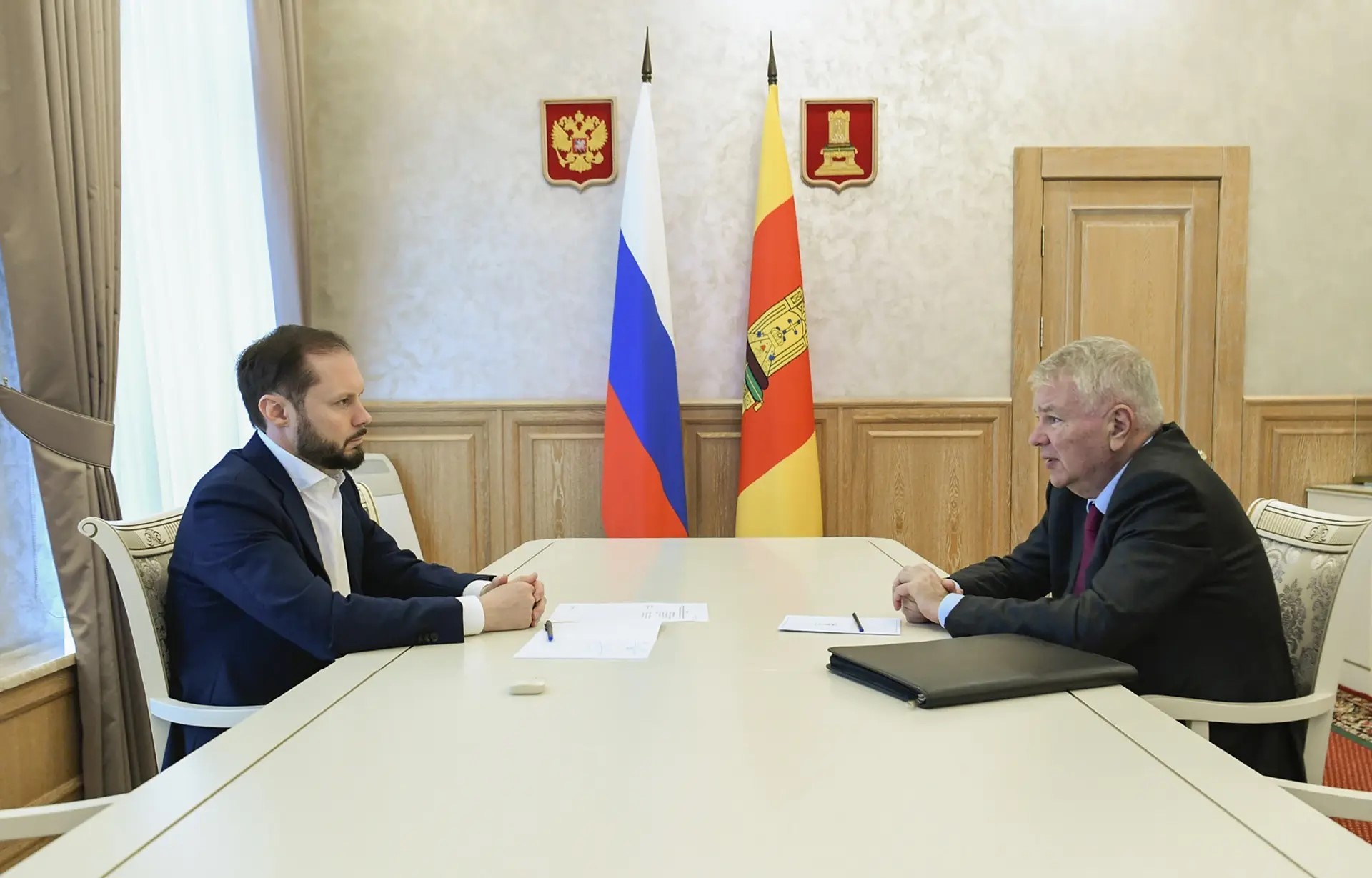 Губернатор Тверской области Виталий Королев встретился с сенатором РФ Алексеем Мешковым Фото: Оксана Стрыгина 