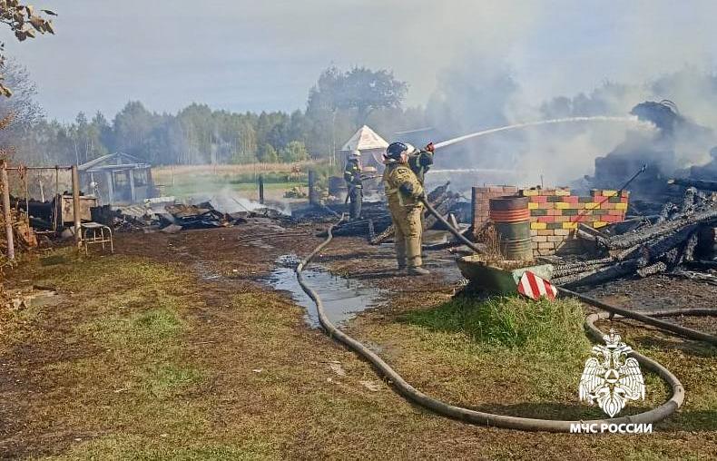 Расчеты четырех пожарных частей направлены под Старицу на серьезный пожар - новости Афанасий