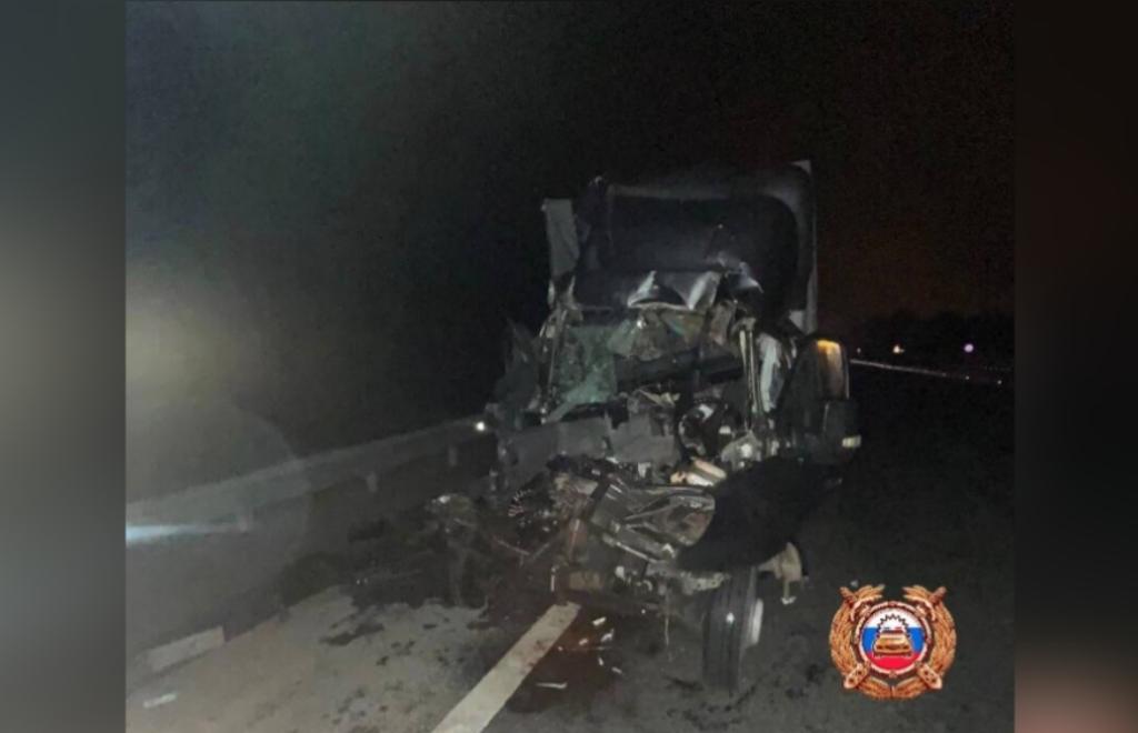 На М10 под Тверью столкнулись Камаз и Газель - новости Афанасий