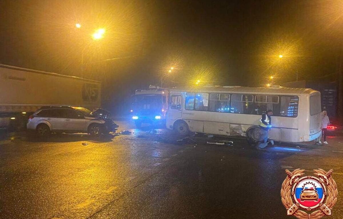 Автобус с рабочими попал в ДТП на М-10 в Тверской области - новости Афанасий