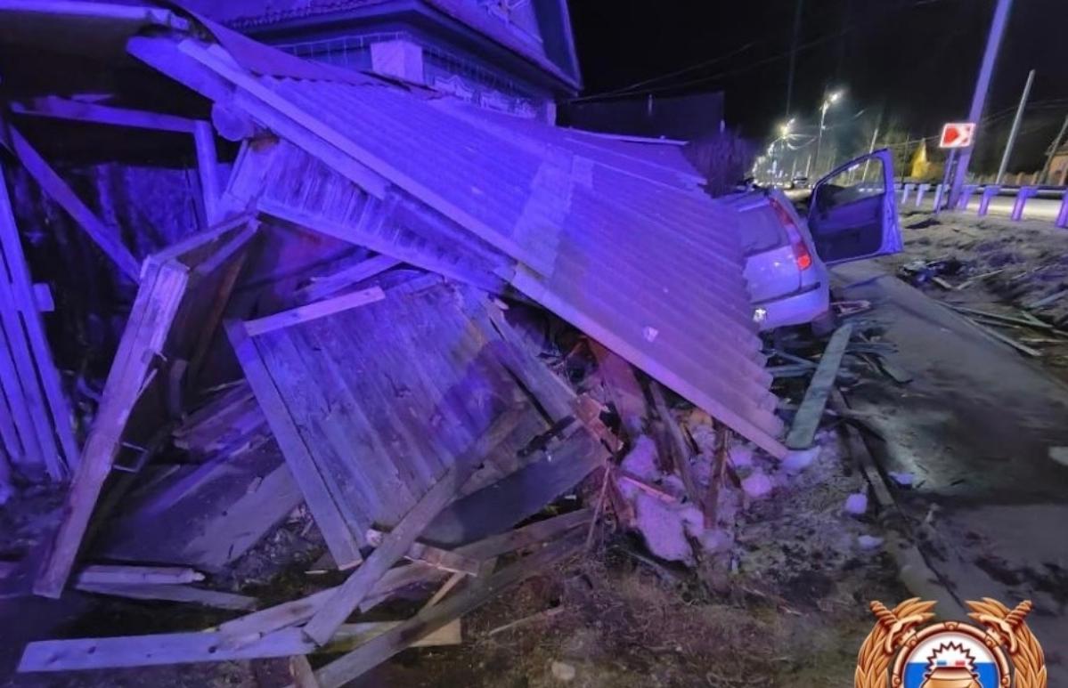 В Селижарово водитель на полном ходу въехал в гараж - новости Афанасий