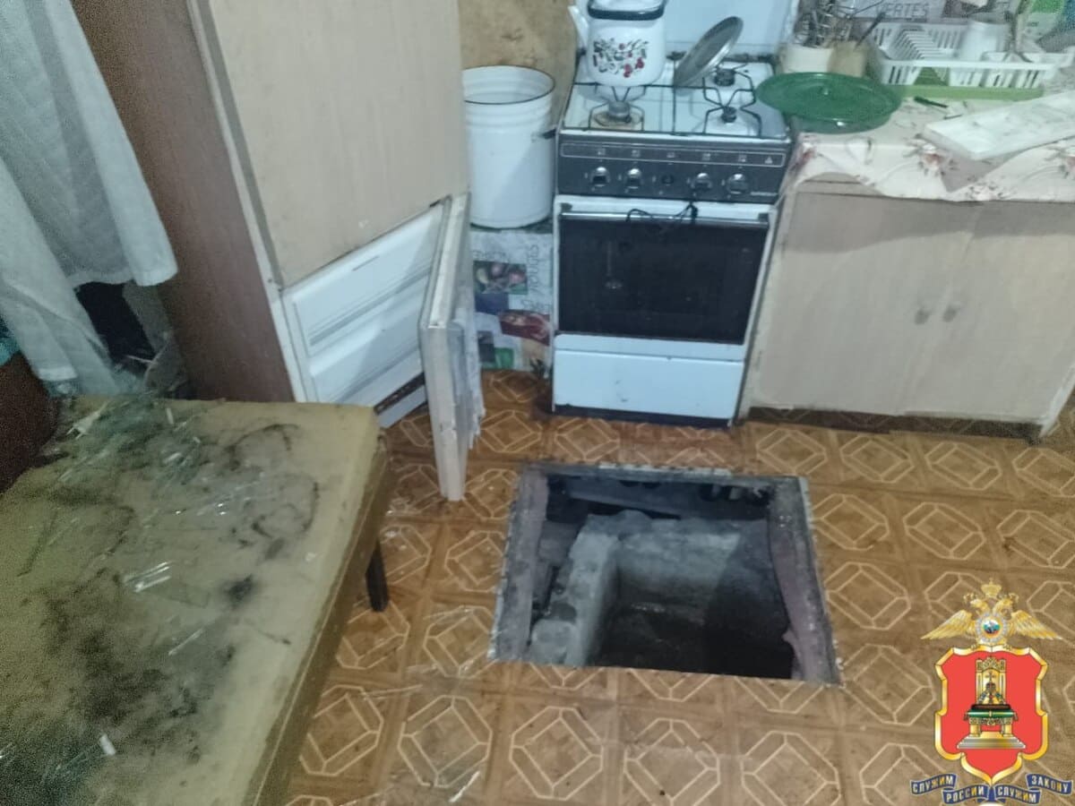 В Тверской области парень воровал банки с заготовками из подпола умершей соседки Фото: УМВД России по Тверской области