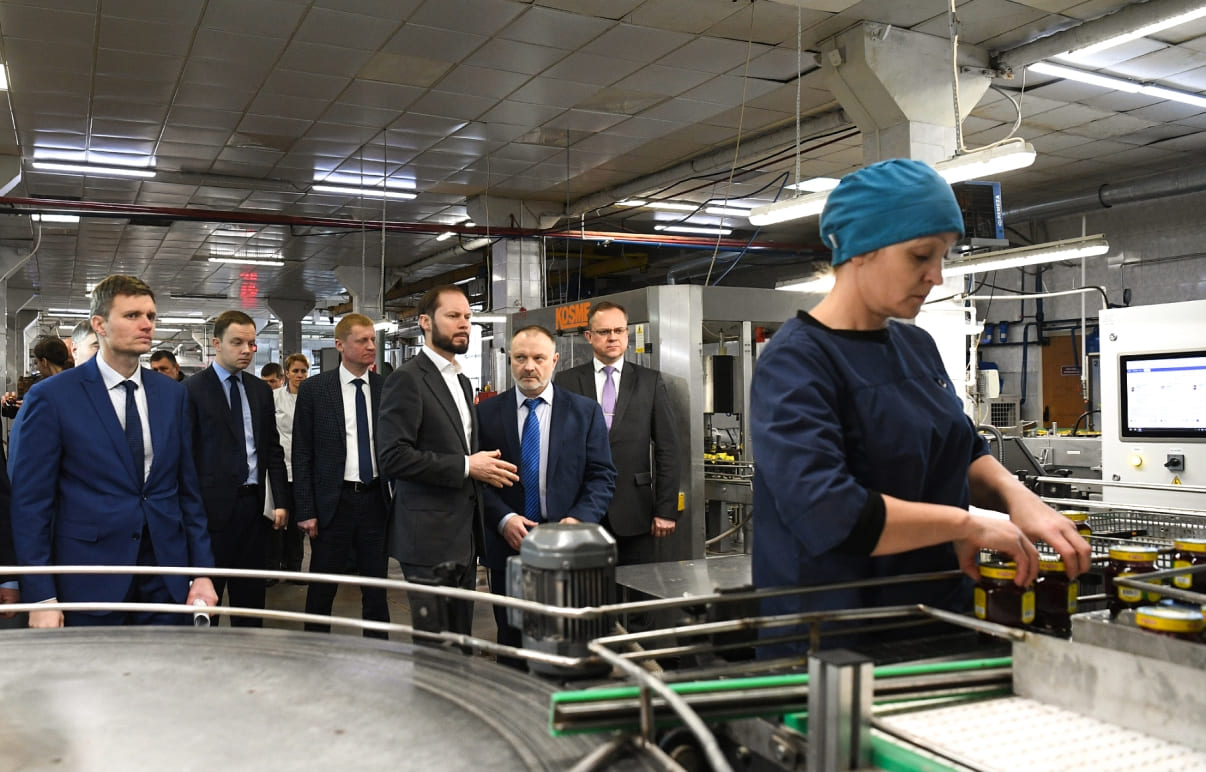 Врио губернатора в Селижаровском округе посетил ведущее пищевое предприятие - новости Афанасий