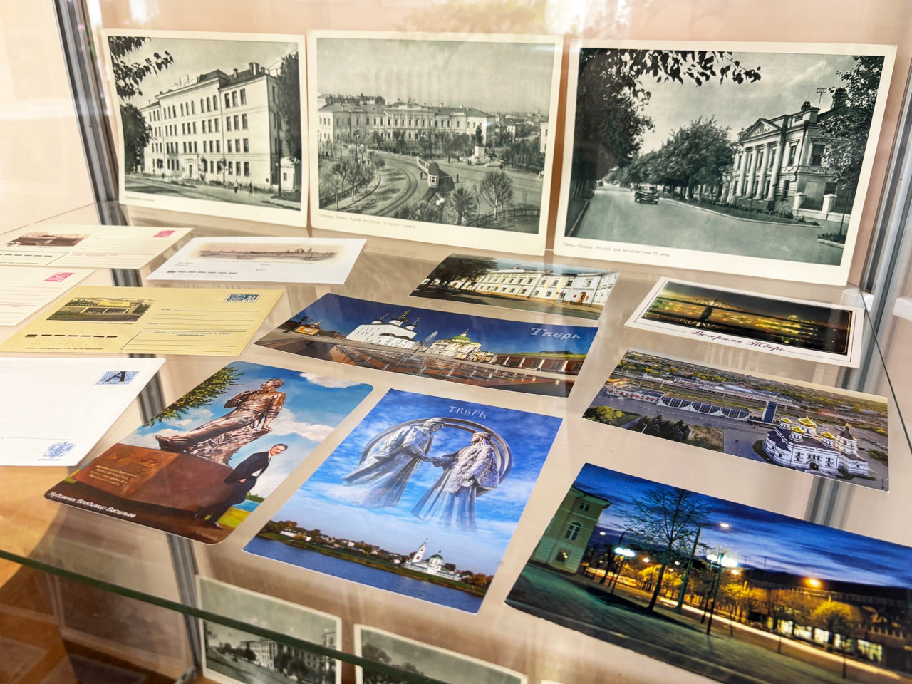Выставка почтовых открыток «Калинин — Тверь» будет работать до Дня города Фото: библиотека имени Герцена