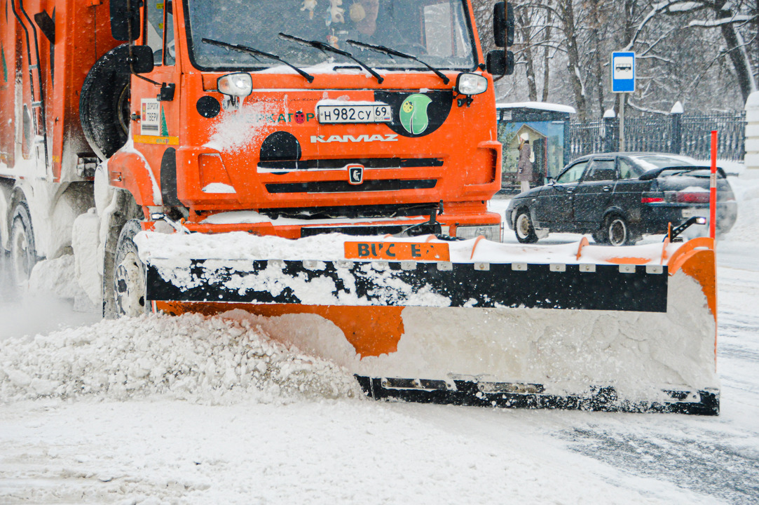 В Твери продолжатся работы по вывозу снега 