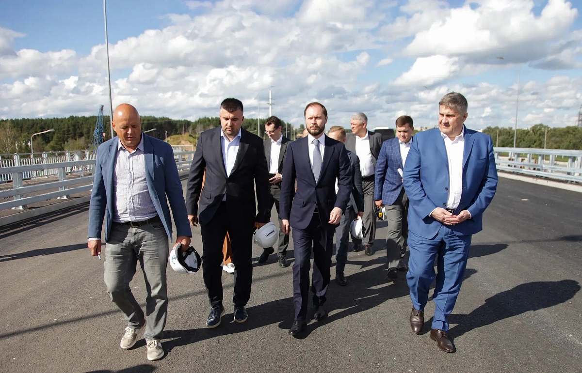 Виталий Королев и Роман Новиков проинспектировали строительство Западного моста Фото: предоствалено Правительством Тверской области