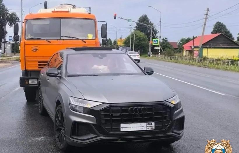 КамАЗ въехал в легковушку на М10 в Завидово - новости Афанасий