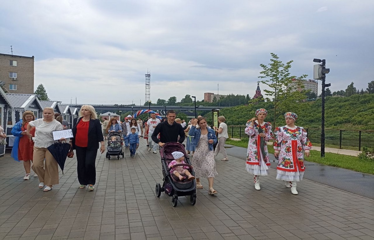 В День семьи, любви и верности в  Ржеве состоялся Всероссийский Парад семей Фото: Правительство Тверской области