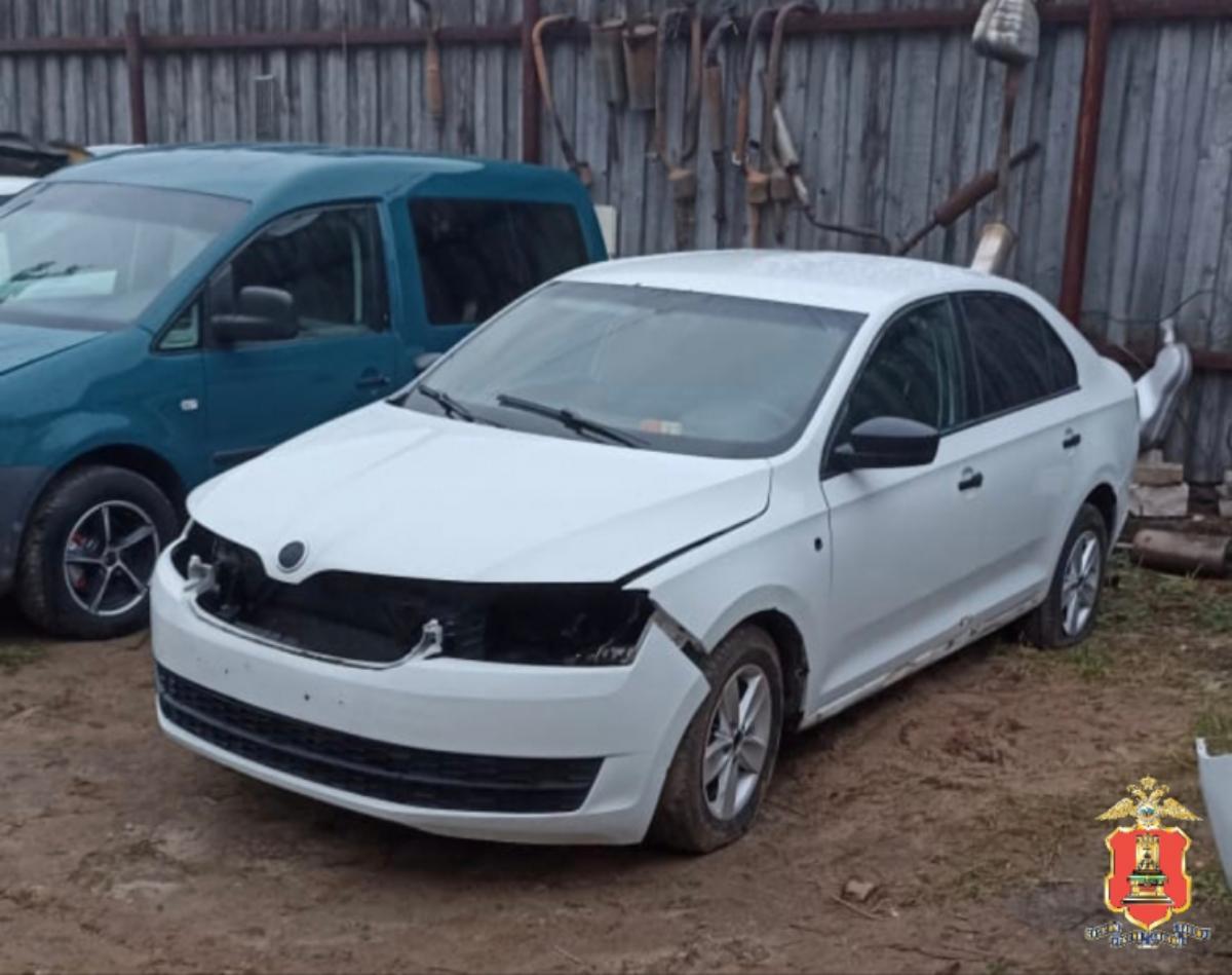 Мужчина нанял эвакуатор, чтобы украсть автомобиль в Твери Фото: УМВД Тверской области