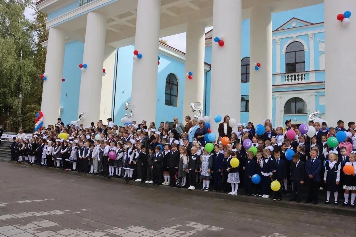 В Нелидово Тверской области День знаний прошел у обновленного ДК «Шахтёр» Фото: https://max.ru/korolev 