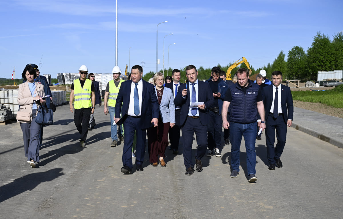 Губернатор Игорь Руденя побывал на стройке нового комплекса Бежецкой ЦРБ - новости Афанасий