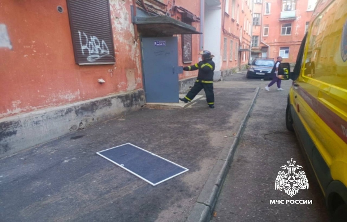 В центре Твери из окна дома выпала 2-летняя девочка Фото: МЧС по Тверской области