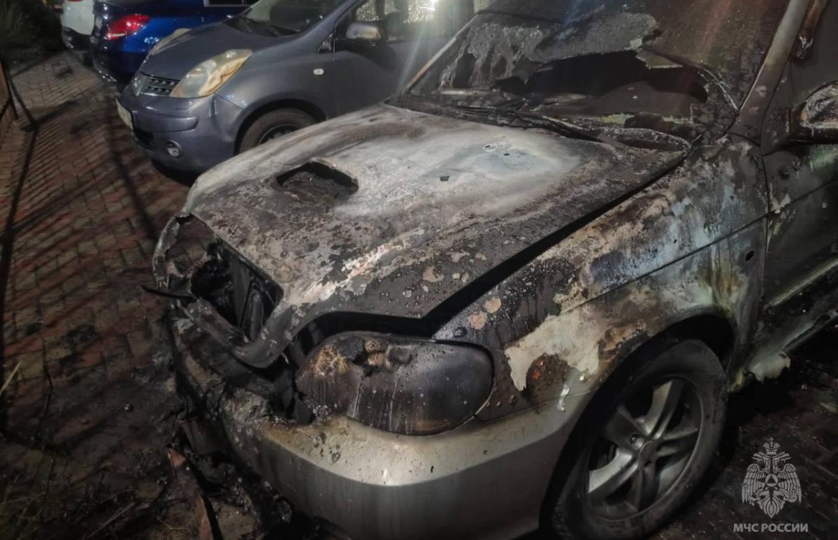 Ночью на Склизкова в Твери загорелся автомобиль - новости Афанасий