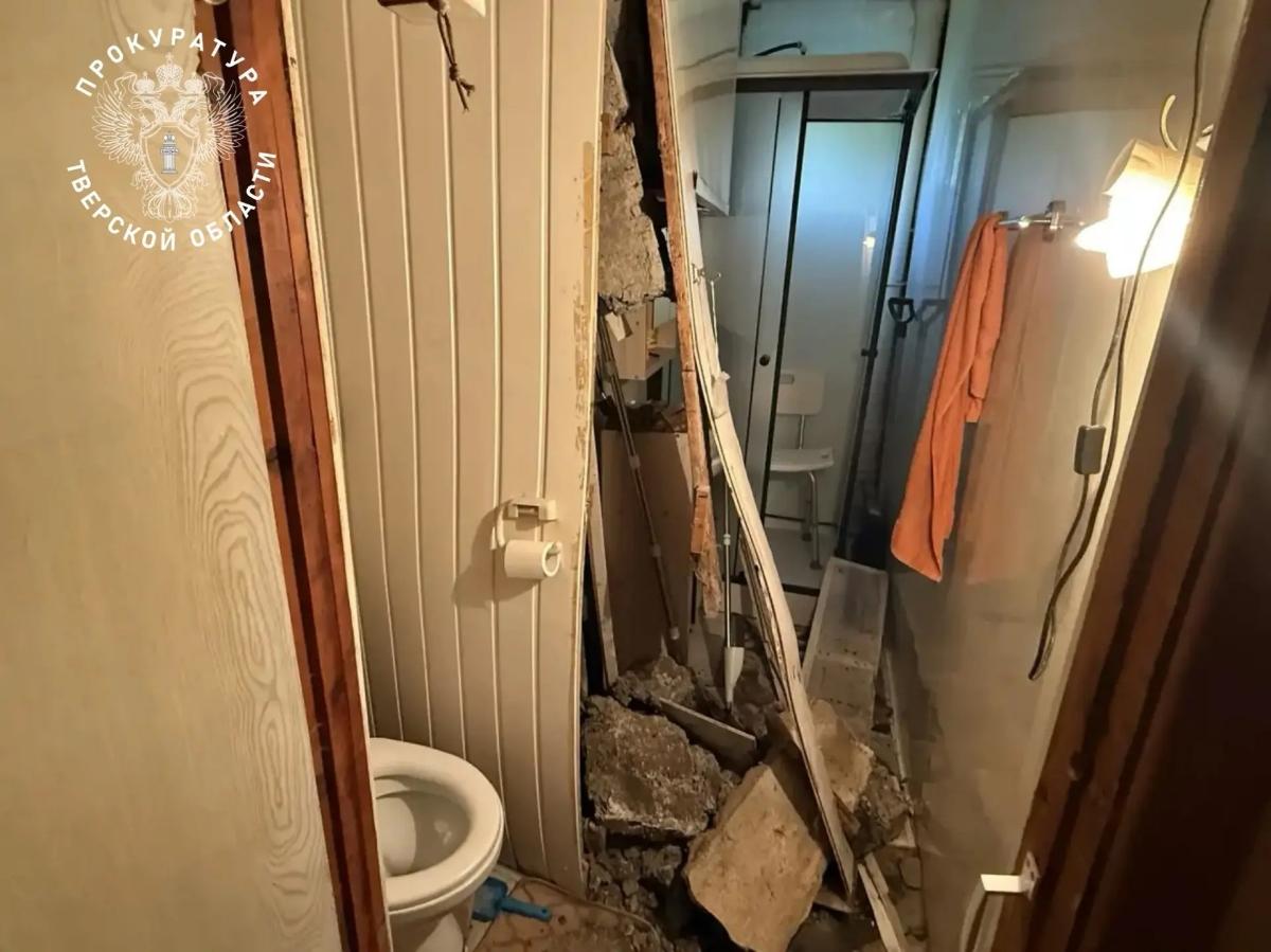В Нелидово обрушилась стена жилого дома Фото: прокуратура