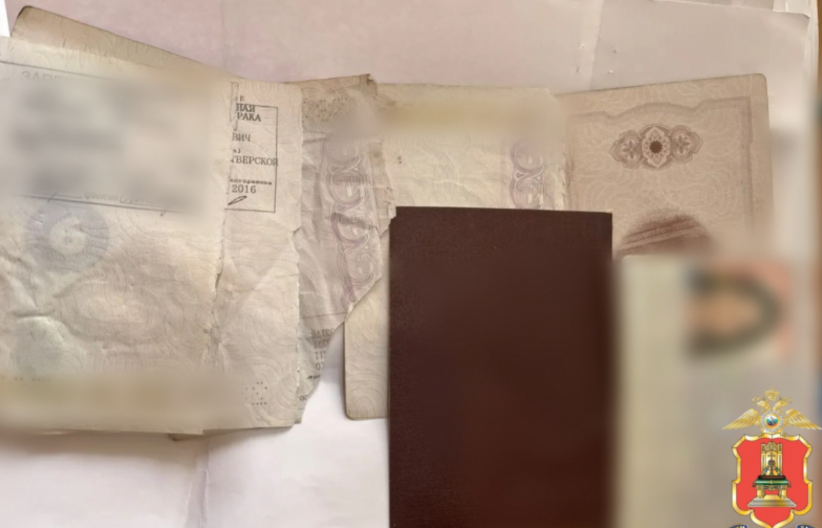 Вспомнив все обиды, житель Нелидово разорвал паспорт экс-возлюбленной Фото: УМВД России по Тверской области