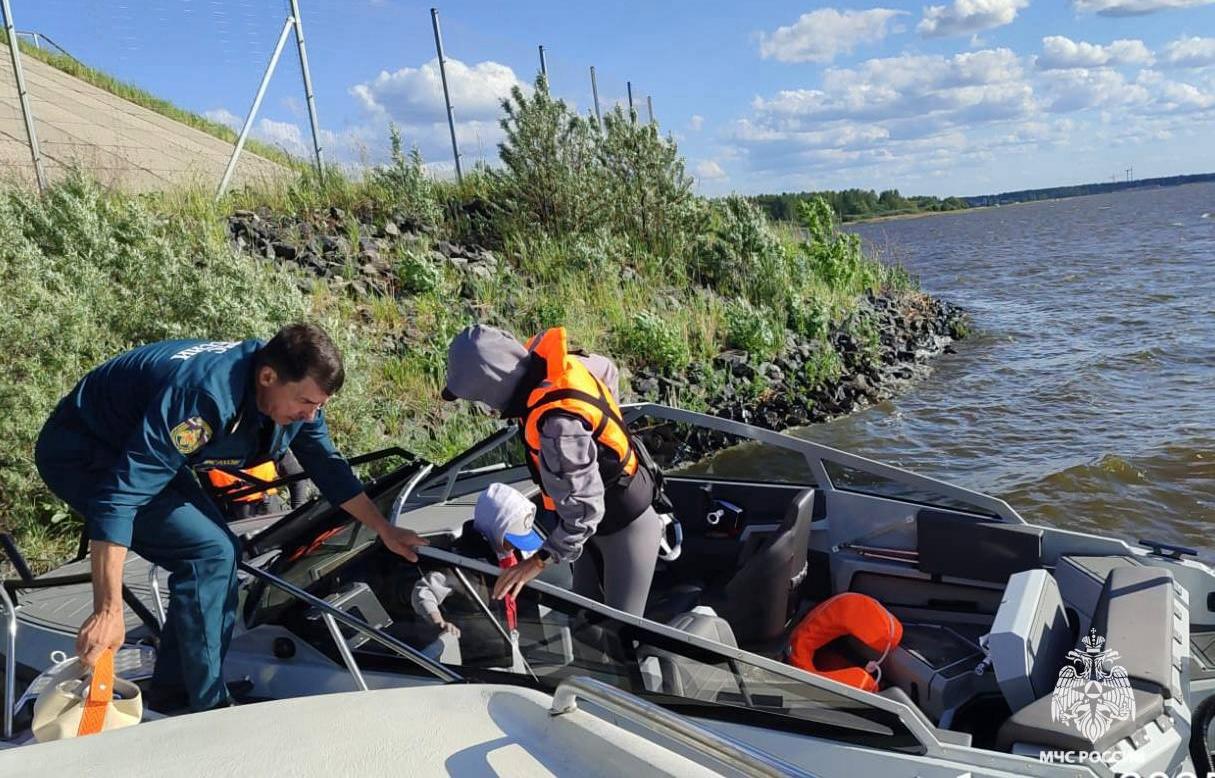С севшей на мель лодки в Завидово спасли трех человек  - новости Афанасий