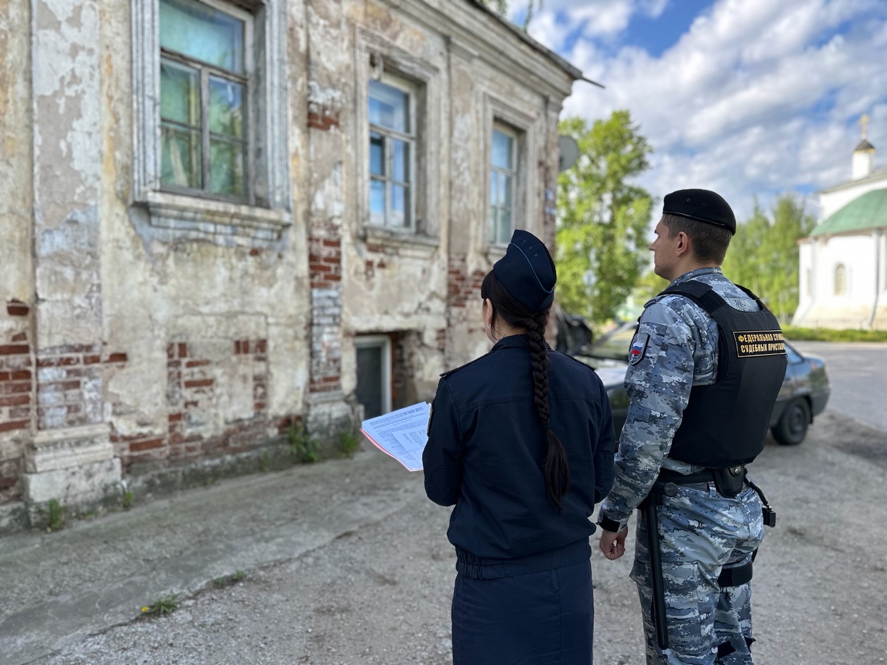 В центре Твери снесли незаконную пристройку к дому 