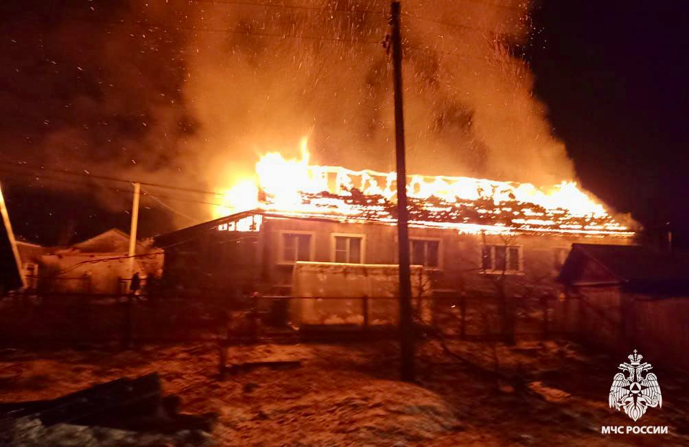 В Максатихе сгорел многоквартирный дом Фото: ГУ МЧС по Тверской области