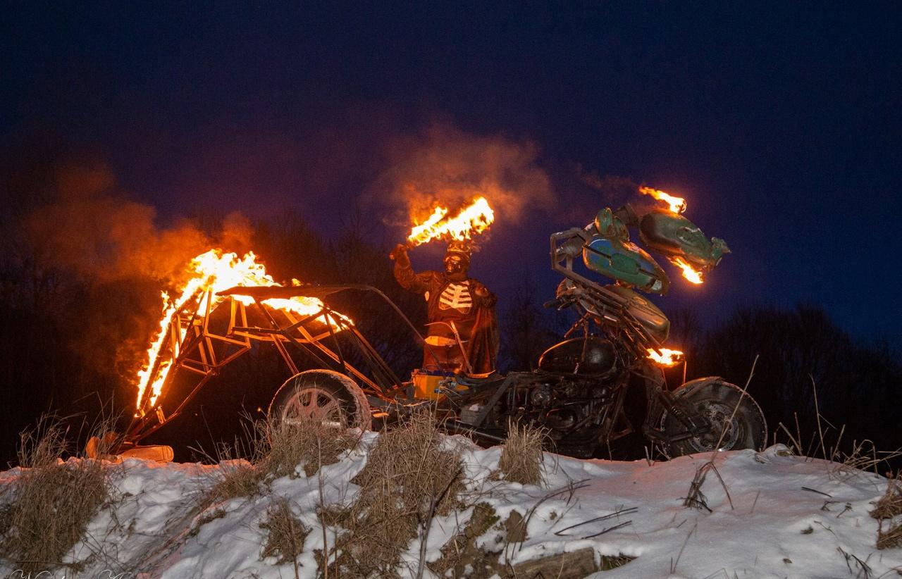 Рев сотен моторов и сказка по-байкерски: в Торжке прошли мотопробег «Дедан-11» и мотоëлка - новости Афанасий