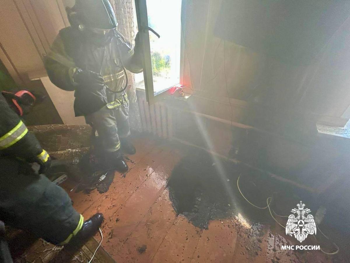 Из-за неисправной розетки чуть не сгорел дом в Ржеве  Фото: МЧС Тверской области
