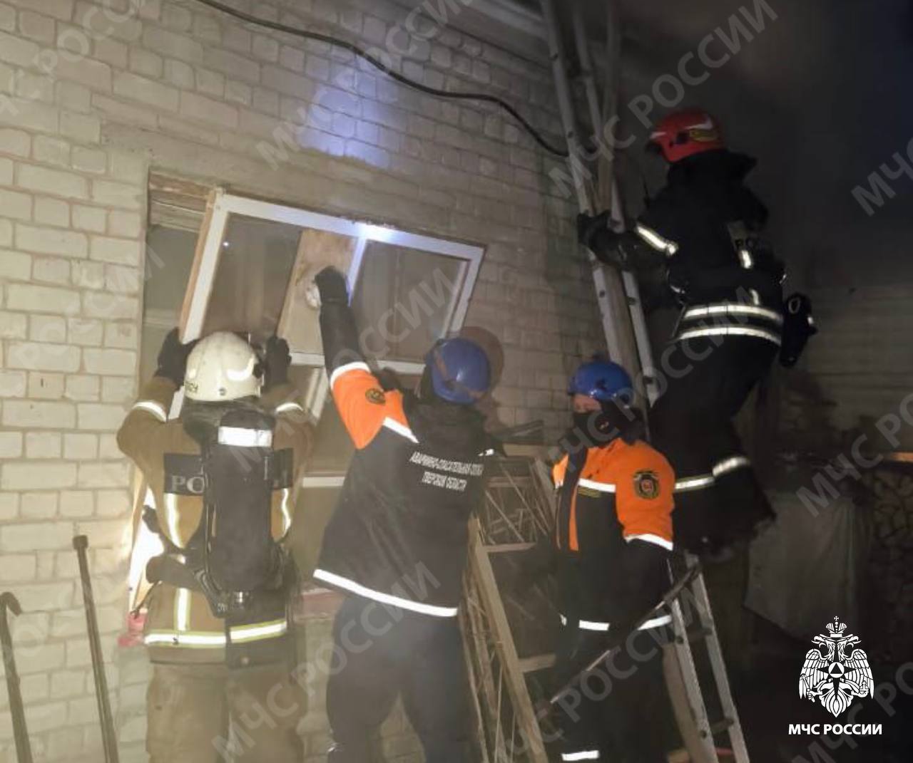 В Твери ночью потушили пожар в столярной мастерской Фото, видео: ГУ МСЧ России по Тверской области