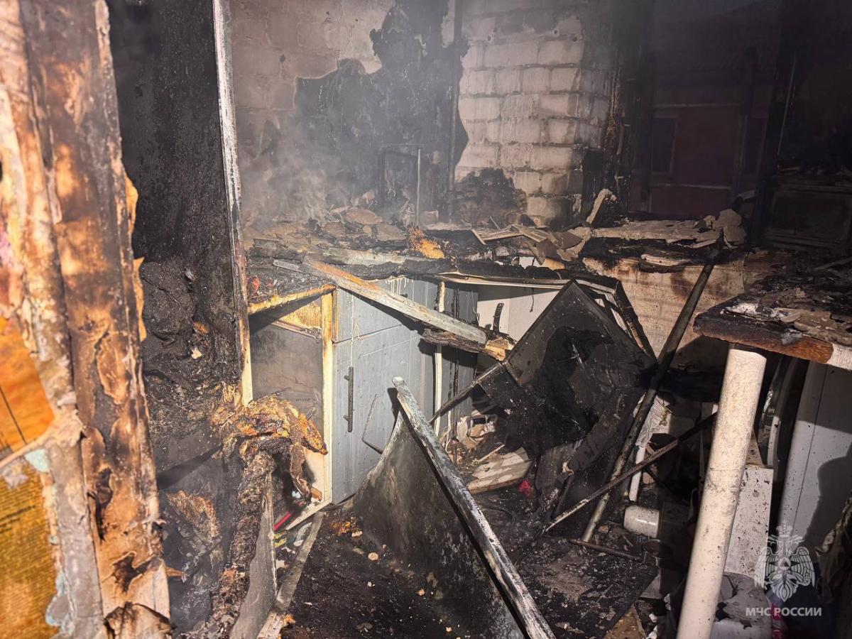 Из-за холодильника загорелась квартира на Хромова в Твери Фото: МЧС