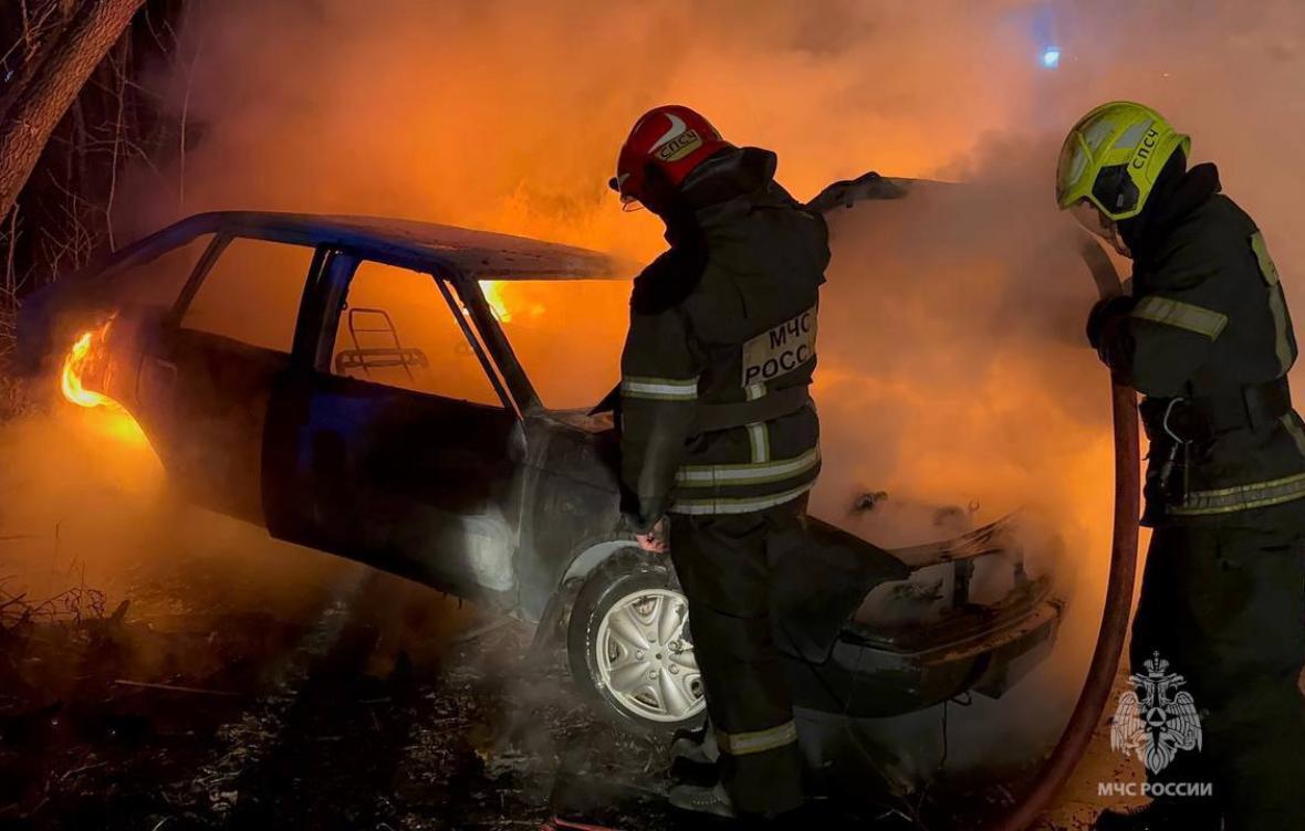 На Стрелковой улице в Твери подожгли автомобиль - новости Афанасий