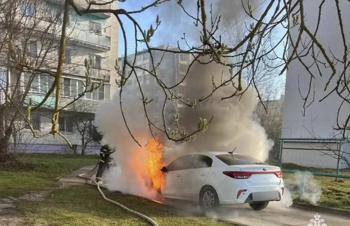 В Химинституте Твери загорелась легковушка - новости Афанасий