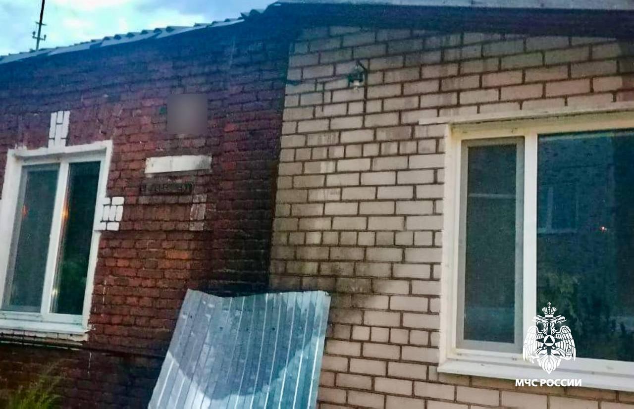 В Вышнем Волочке Тверской области после удара молнии вспыхнул дом - новости Афанасий