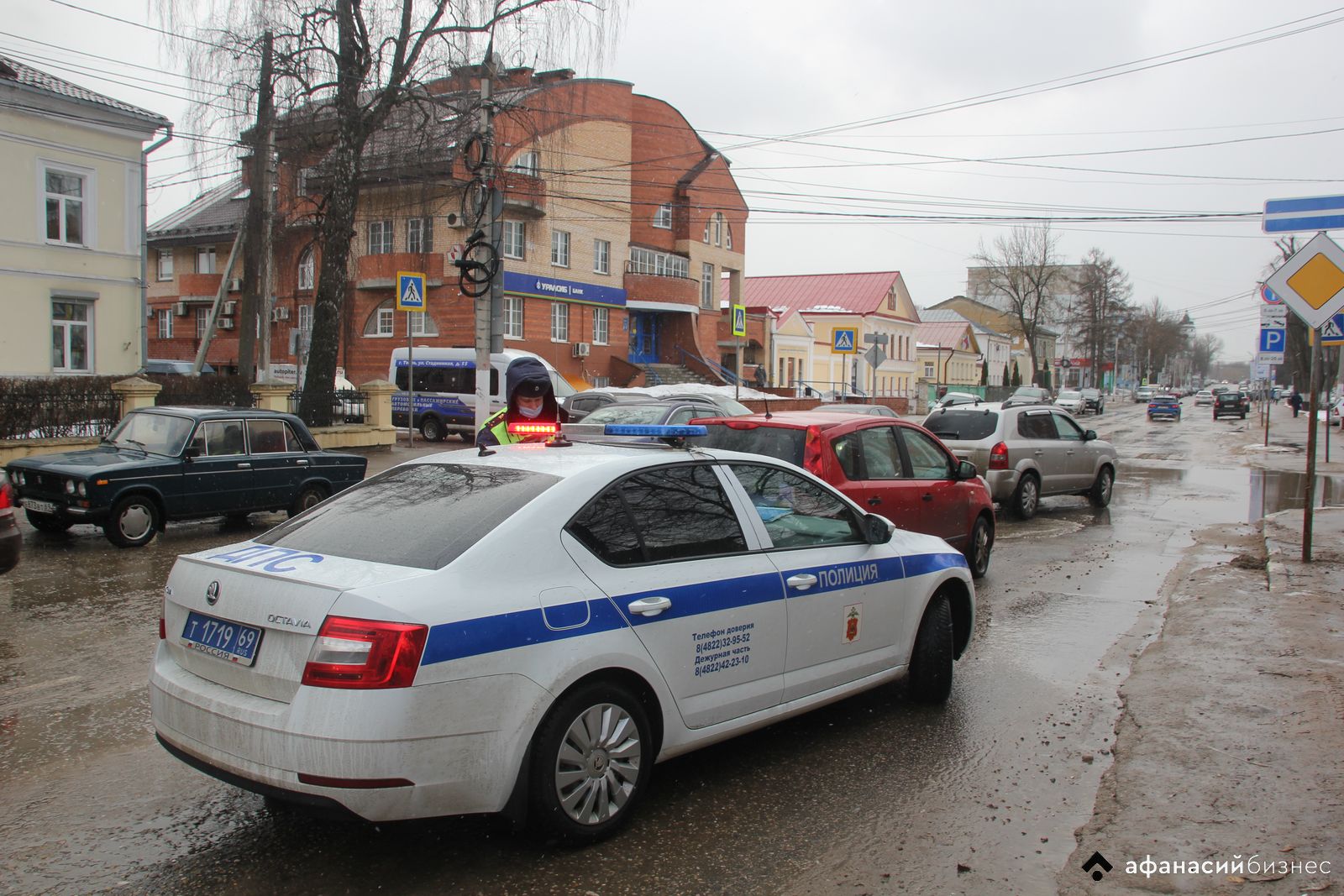 Про флеш-моб, татарское иго и женскую красоту: подробности задержания странной «активистки» в центре Твери 