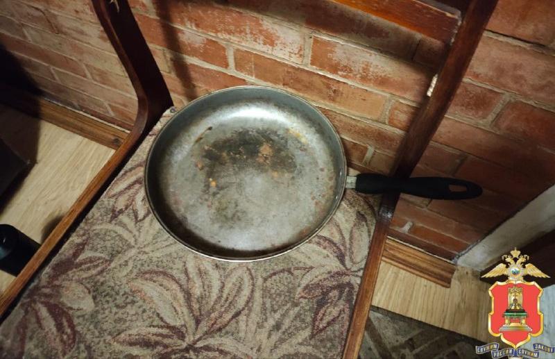 В Осташкове завели уголовное дело на мужчину, избившего жену сковородкой - новости Афанасий