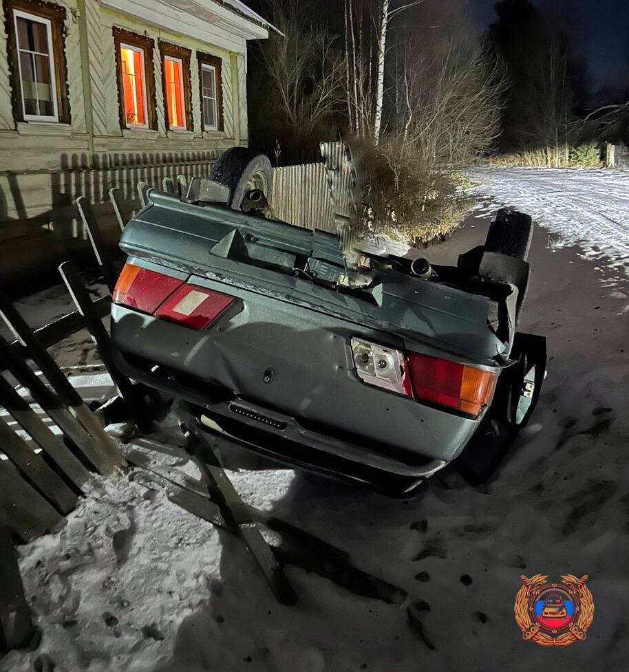 В Тверской области вылетевший с дороги ВАЗ остановил деревянный забор - новости Афанасий