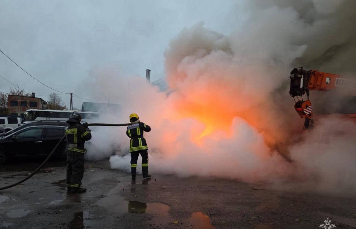 На Серебряковской пристани в Твери сгорел автомобиль - новости Афанасий
