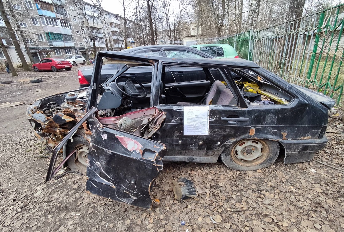Администрация Твери планирует эвакуировать автомобиль, похожий на груду металлолома Фото: Администрация г. Твери