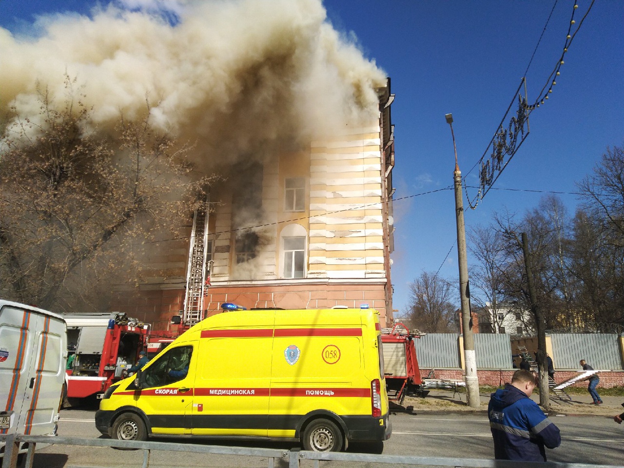 Стало известно о пяти погибших на пожаре в ЦНИИ в Твери  