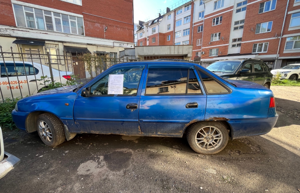 Собственнику брошенной в Твери машины предлагают добровольно ее убрать Фото: Администрация Твери