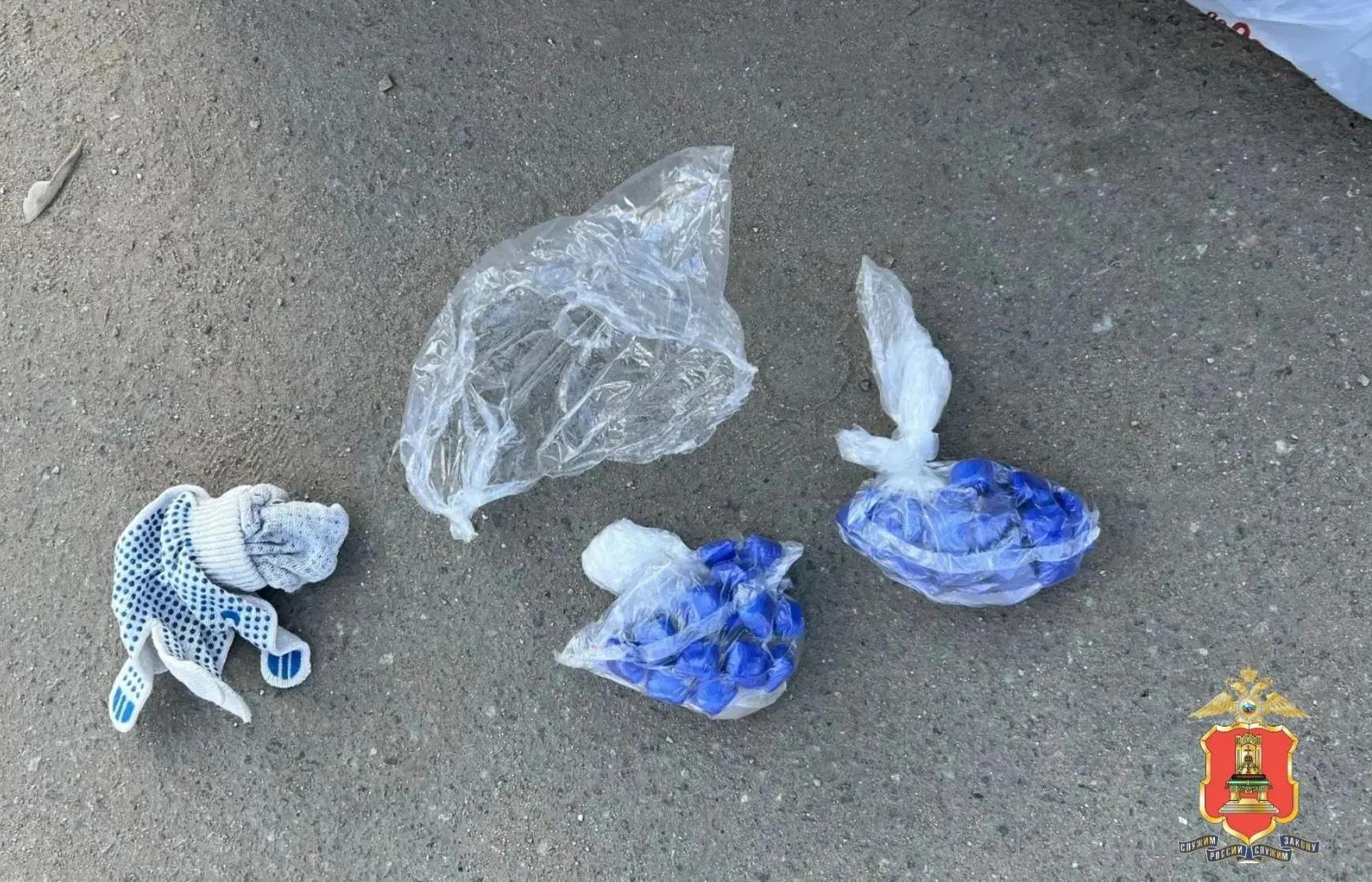 В Бологовском округе задержан автомобиль с наркокурьерами и запрещенным грузом Фото: пресс-служба УМВД России по Тверской области