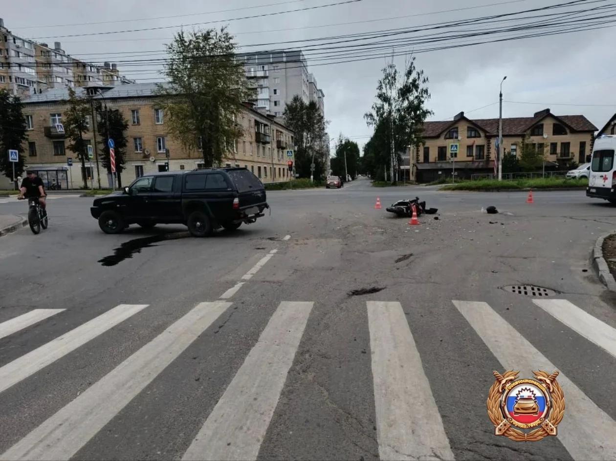 В Твери у Красинского моста произошло ДТП с мотоциклистом Фото: ГАИ
