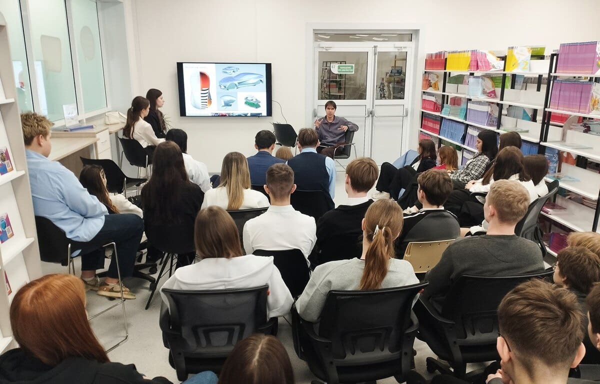Старшеклассники Твери познакомились с профессиями будущего на инженерном практикуме - новости Афанасий
