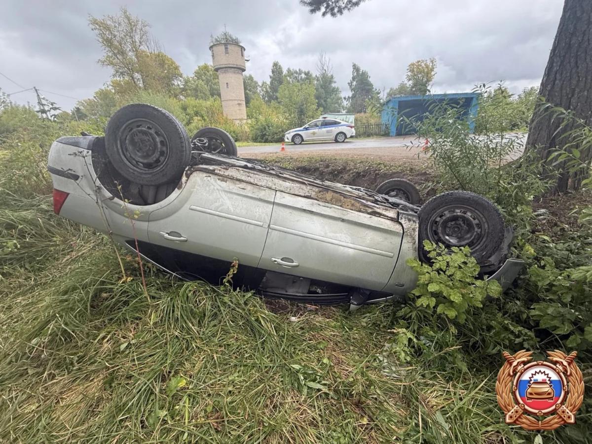 Под Тверью машина улетела в кювет и перевернулась Фото: ГАИ