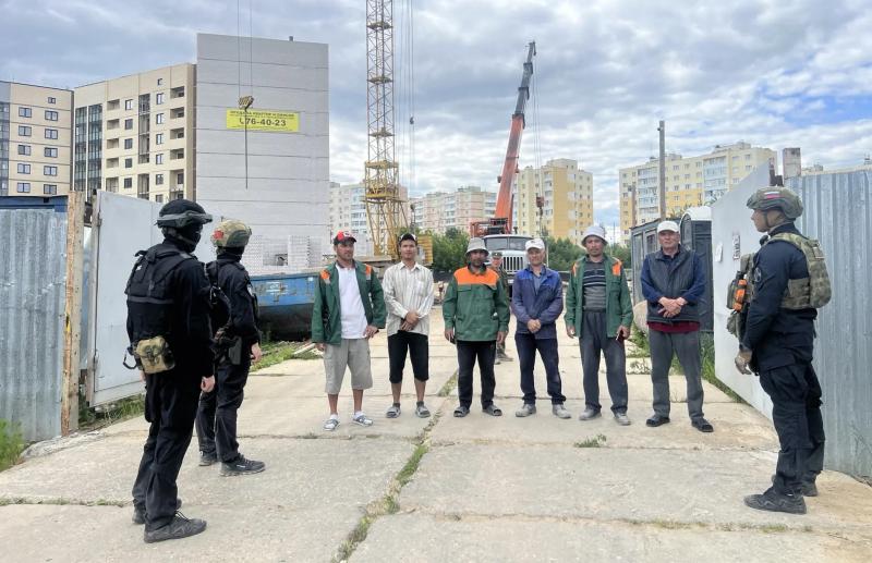 В Твери полиция искала мигрантов на стройках и базах - новости Афанасий