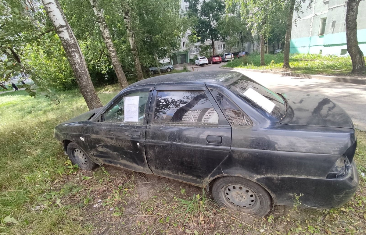 Собственника брошенной Лады просят убрать свой автохлам с улицы Твери Фото: Администрация Твери