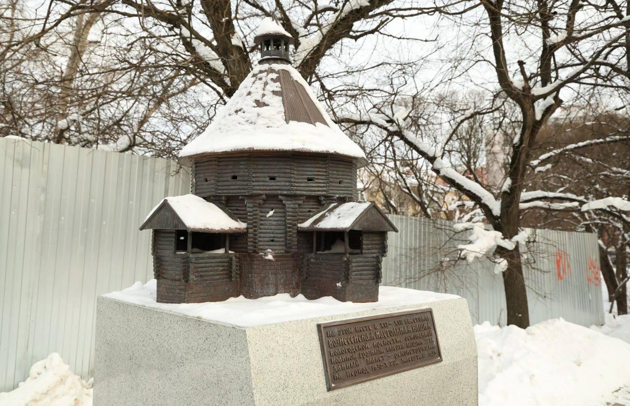 По семи утраченным башням Вологодского кремля создали художественные миниатюры