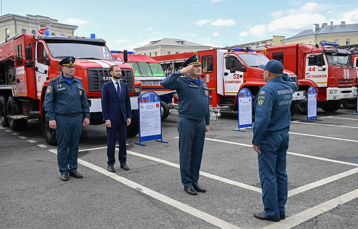 Виталий Королев и Алекандр Куренков передали подразделениям МЧС Тверской области новую технику  - новости Афанасий