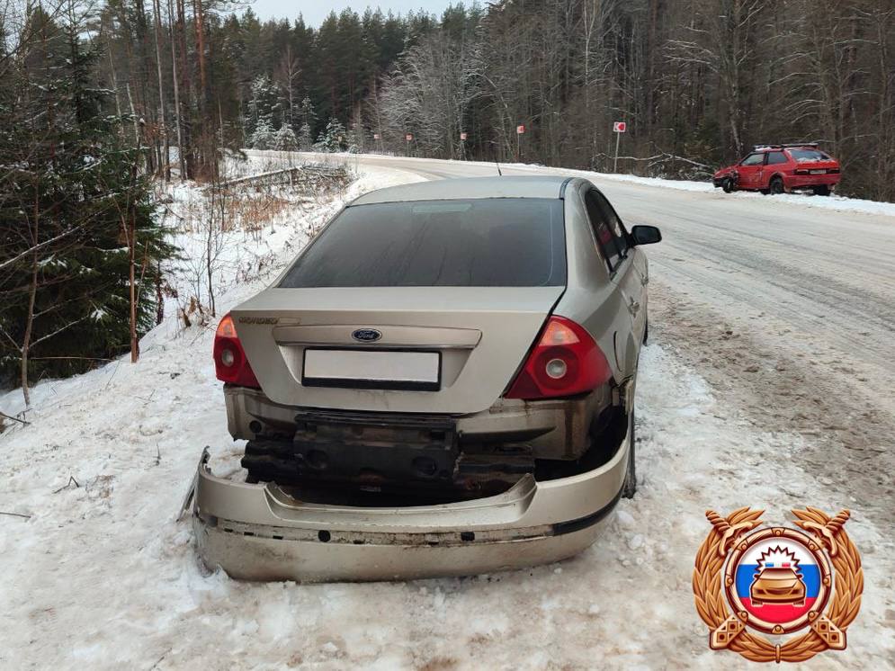 Под Вышним Волочком автомобиль вынесло на «встречку» во время маневра поворота Фото: ГАИ