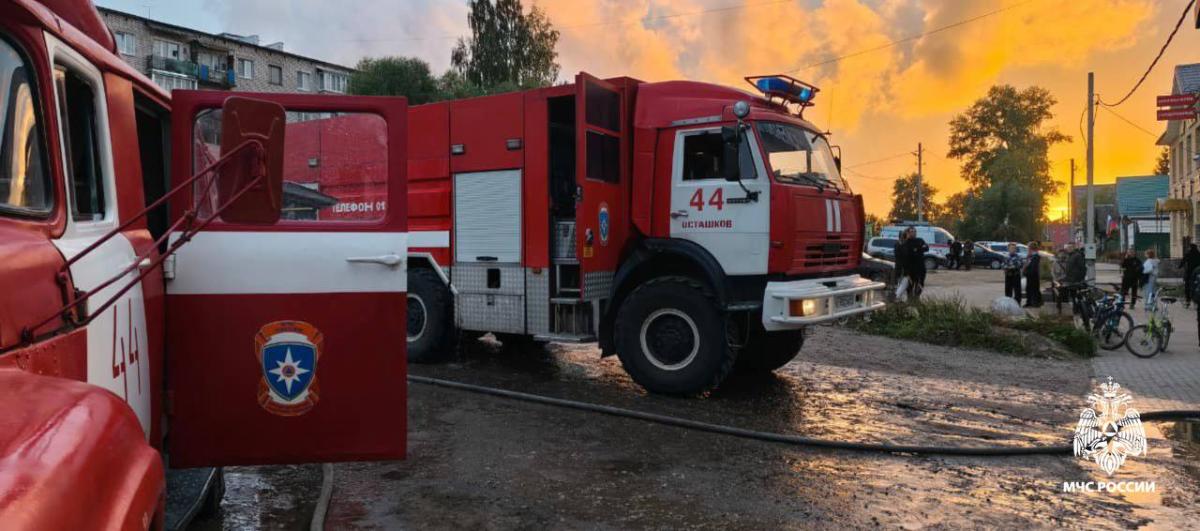 В Осташкове задымился магазин бытовой техники Фото: МЧС Тверской области