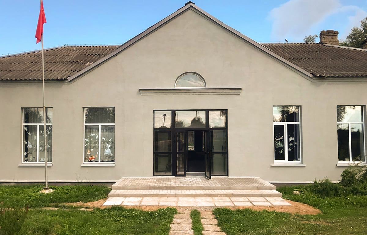 В Артемовской школе под Ржевом отремонтированы фасад, входная группа и кровля Фото предоставлено правительством Тверской области