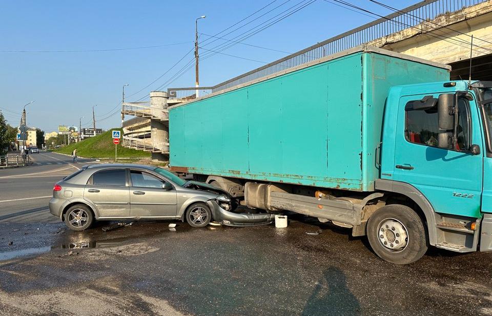 Ребенок и женщина пострадали в ДТП на улице Коминтерна в Твери Фото: Отдел Госавтоинспекции УМВД России по городу Твери